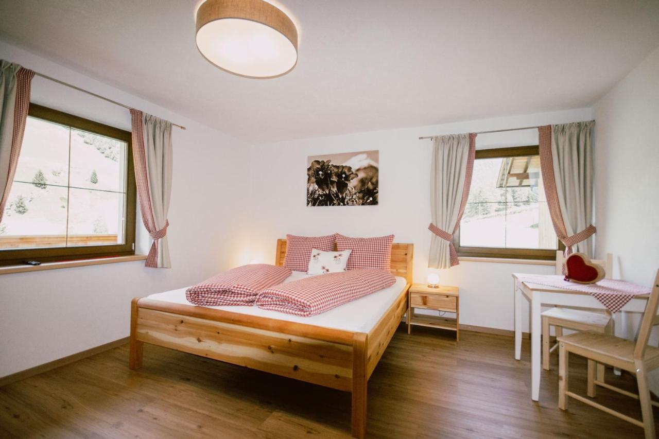 Nedererhof - Gemutliche Zimmer Mit GemeinschaftskucheAusserschmirn エクステリア 写真